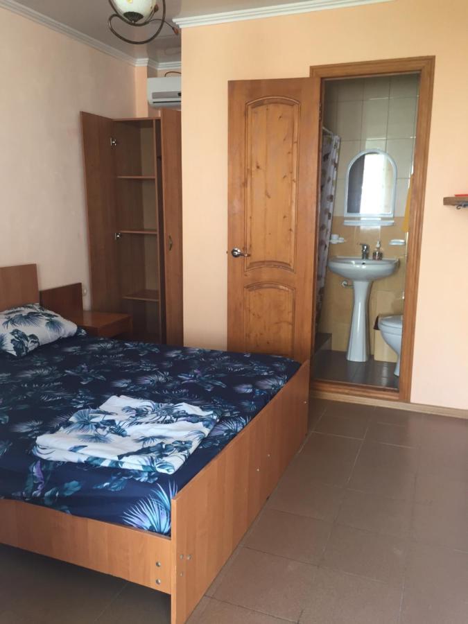 Hôtel Гостевой Дом Колибри à Gagra Extérieur photo