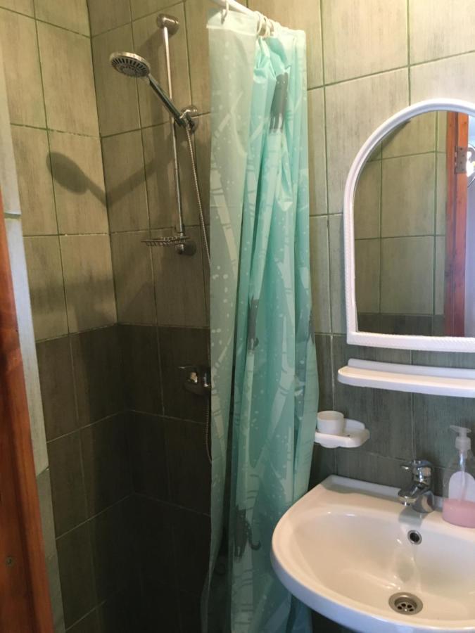 Hôtel Гостевой Дом Колибри à Gagra Extérieur photo