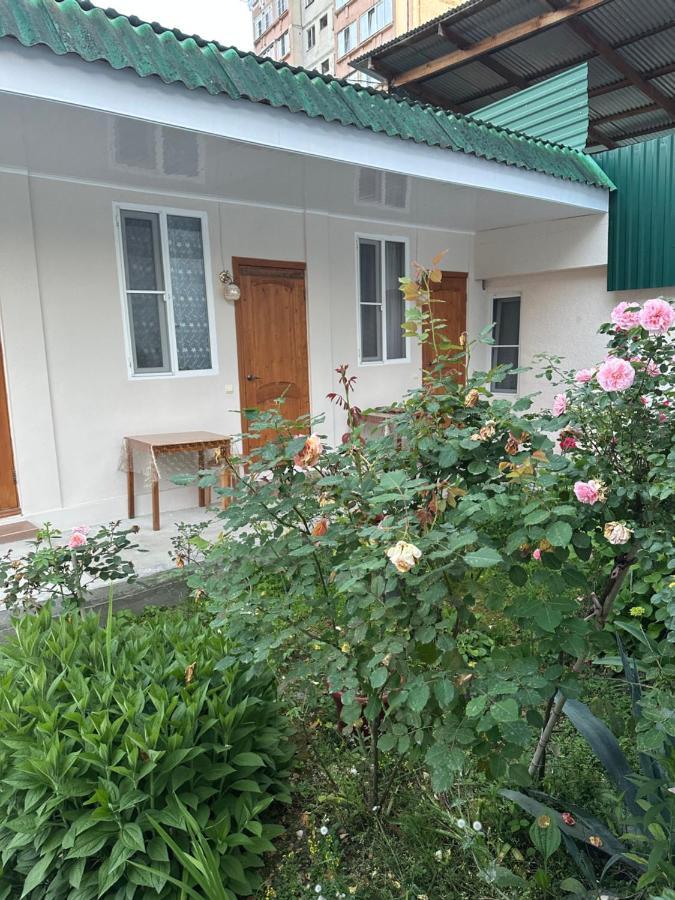 Hôtel Гостевой Дом Колибри à Gagra Extérieur photo
